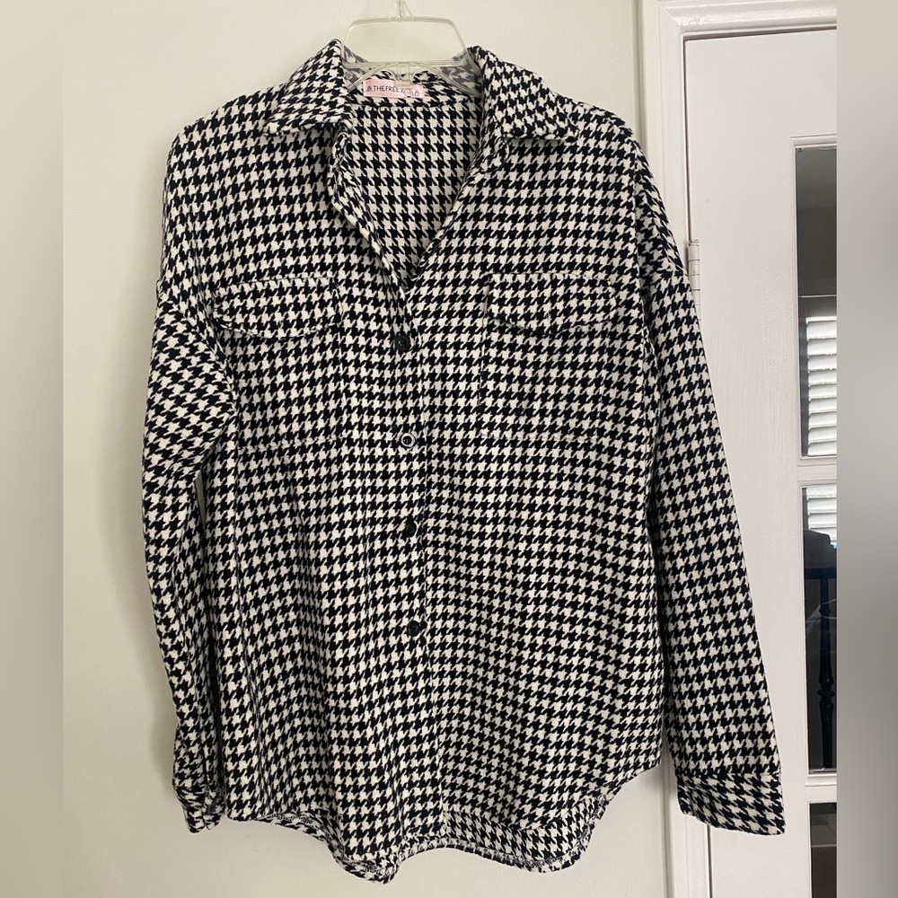 The Free Yoga Black & White Houndstooth Shacket | Button Front Overshirt Medium